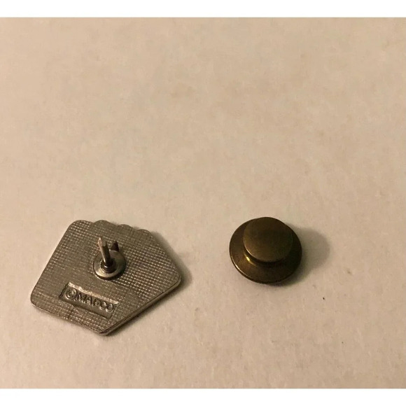 Vintage Mafco Aces Lapel  Pin Enamel Poker Cards Gambling - Picture 6 of 9